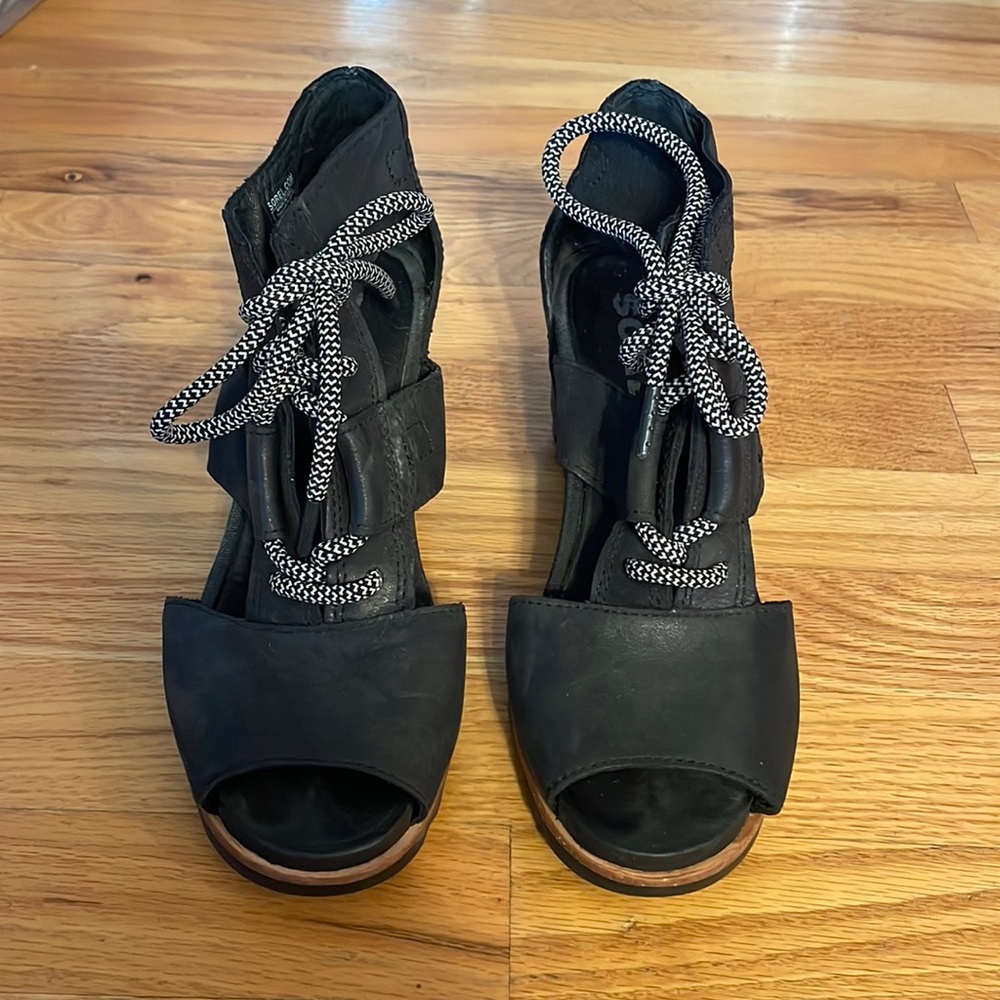 Gently used sorel sandals. Size 9